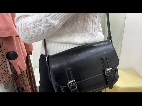 ❤️ Masturbim publik i kurvës së re FeralBerry me një dildo në dhomën e montimit ❌ Video seksi në sq.nastypornpics-com.ru